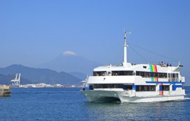 船と富士山04